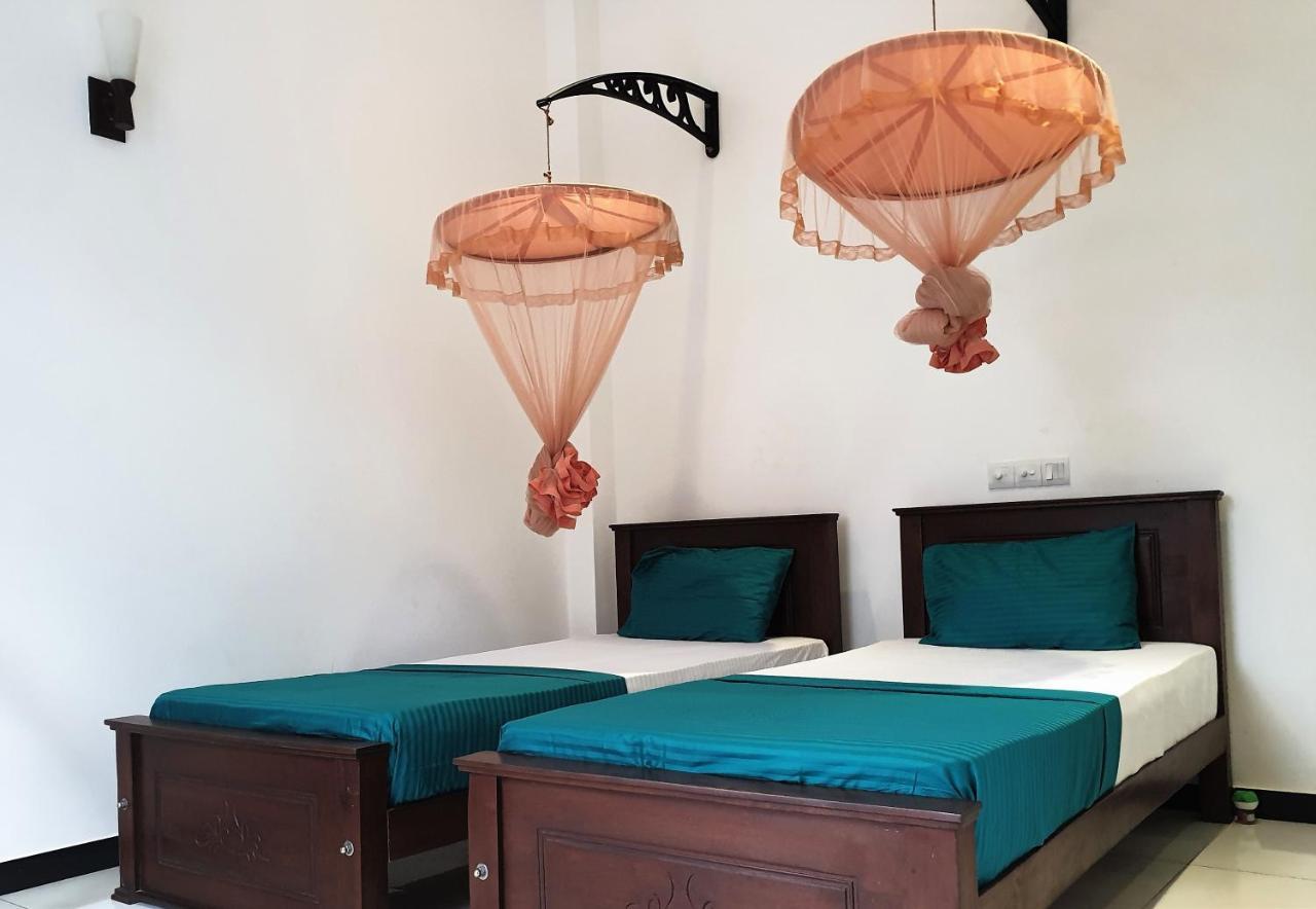 Surf'N Lanka - Surf School Hotell Weligama Eksteriør bilde