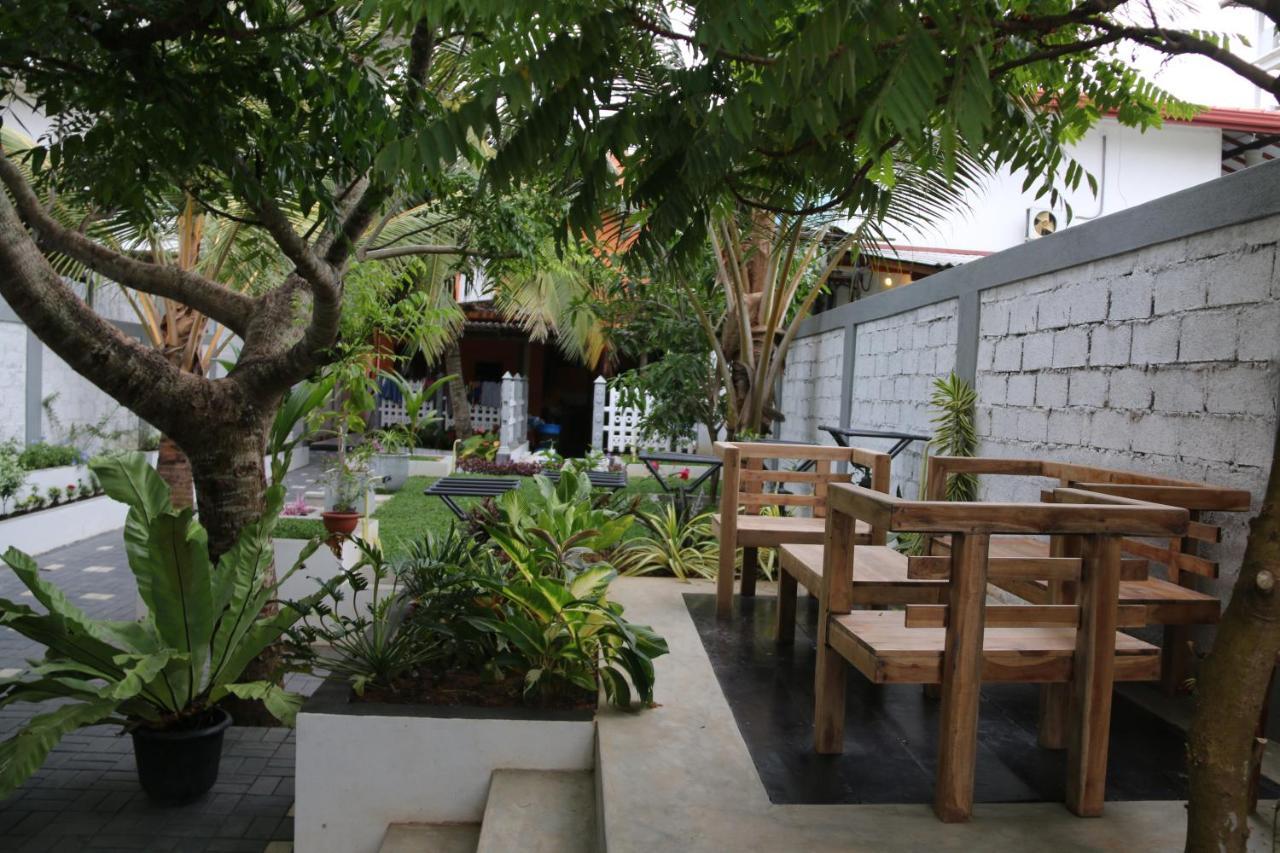 Surf'N Lanka - Surf School Hotell Weligama Eksteriør bilde