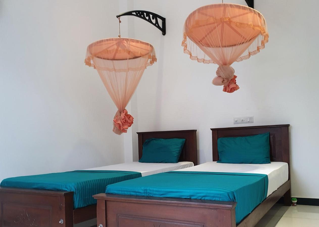 Surf'N Lanka - Surf School Hotell Weligama Eksteriør bilde